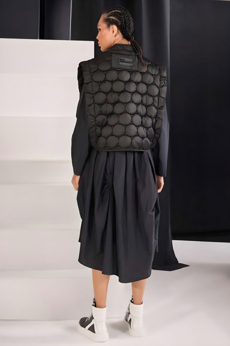 Set rochie neagra oversize cu guler tip camasa si  vesta matlasata [2]