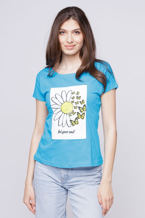 Tricou cambrat turcoaz din bumbac cu panou margareta "Find your soul" [1]