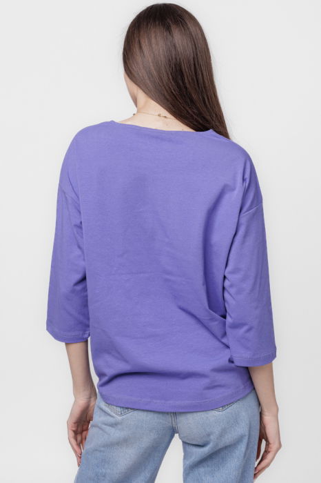 Tricou uni cu maneca 3/4 din tricot de bumbac cu snur la baza, mov lavanda cu imprimeu chip stilizat [3]