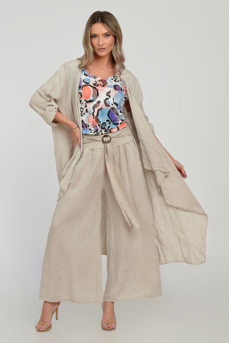 Tricou cu maneca cazuta si usor cambrat din vascoza cu imprimeu colorat pe fond alb [5]