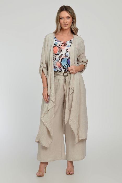 Tricou cu maneca cazuta si usor cambrat din vascoza cu imprimeu colorat pe fond alb [3]