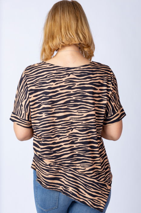 Tricou in colturi, cu imprimeu animal print - tigru, din bumbac [2]