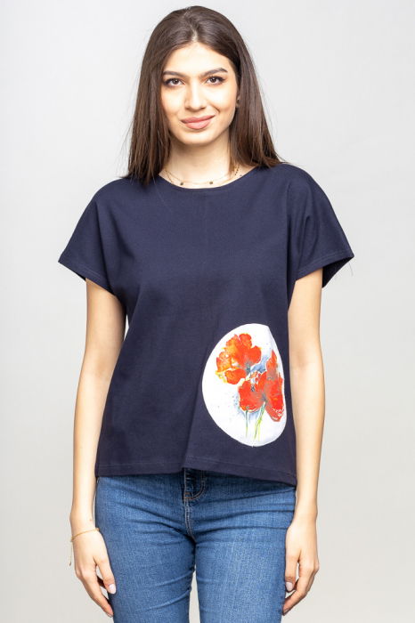 Tricou bleumarin cu panou lateral maci rosii picturali [1]
