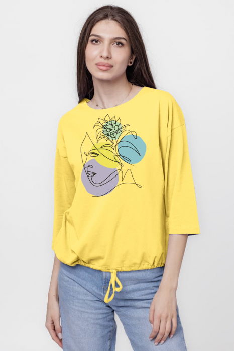 Tricou uni cu maneca 3/4 din tricot de bumbac cu snur la baza, galben cu imprimeu chip stilizat [1]