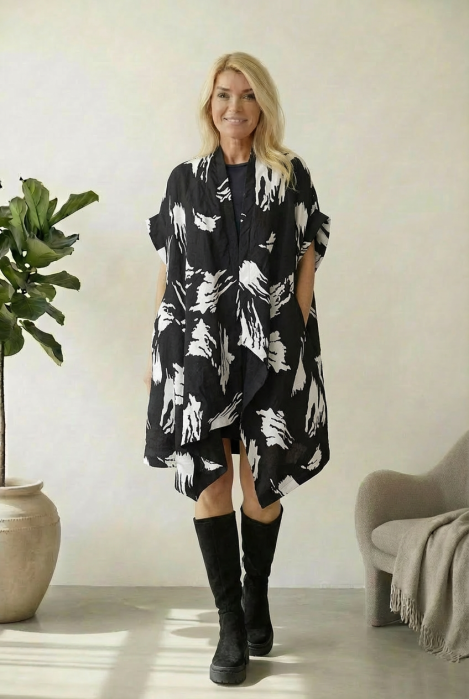 Vesta ampla in colturi cu imperimeu alb negru, matlasata [1]