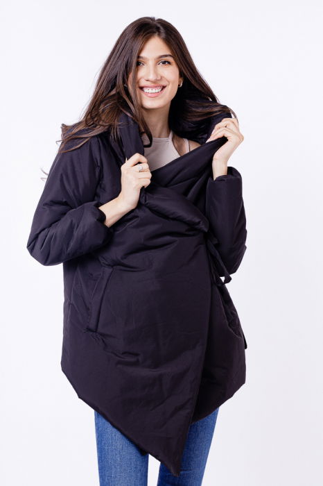 Geaca neagra in colturi, petrecuta, matlasata, cu gluga [1]