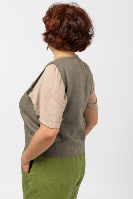 Vesta trendy din in cu colturi si nasturi de lemn, bej inchis [2]