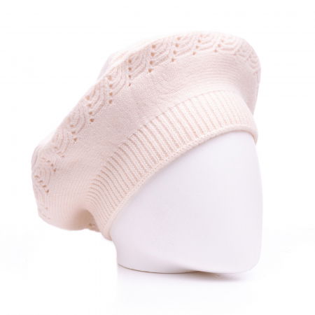 Bereta alba cu model tricotaj cu bradutii, din lana [1]