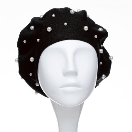 Bereta neagra, cu perle fine aplicate pe toata suprafata, din bumbac si lana [1]