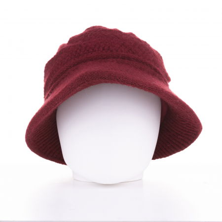 Căciuli - Caciula stil palarie bordo cu bor si decoratiune laterala argintie, captusita in interior