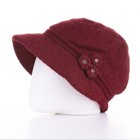 Caciula stil palarie bordo cu bor si decoratiune laterala argintie, captusita in interior [1]