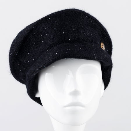 Bereta neagra cu cozoroc mic si paiete foarte fine pe toata suprafata, captusita [1]