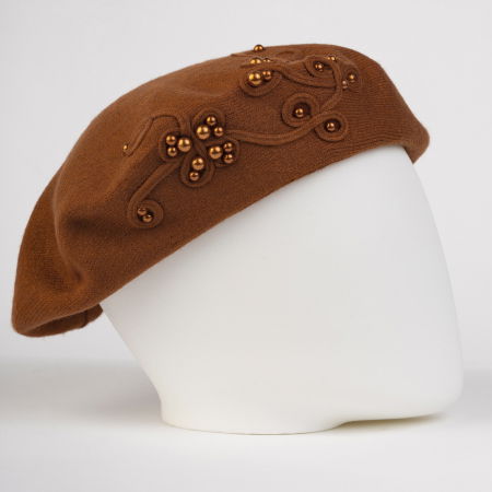 Bereta caramiziu chic, cu decoratiune tricotata si insertii de perle, din bumbac si lana [1]