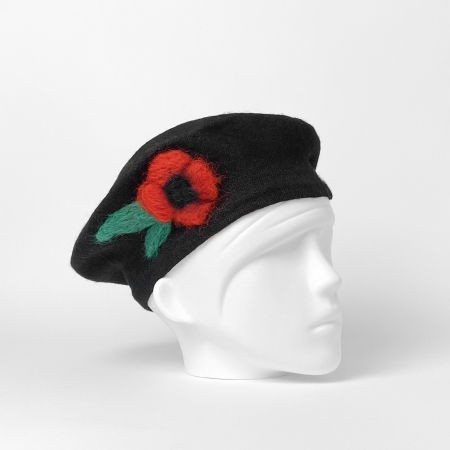 Bereta frantuzeasca neagra din stofa de lana subtire cu mac rosu impaslit manual [1]