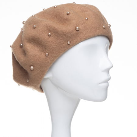 Berete - Bereta cappuccino, cu perle fine aplicate pe toata suprafata, din lana