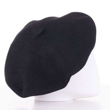 Bereta neagra chic, cu strasuri foarte fine aplicate pe toata suprafata, din bumbac si lana [1]