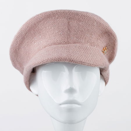 Bereta roz cu cozoroc mic si paiete foarte fine pe toata suprafata, captusita [1]