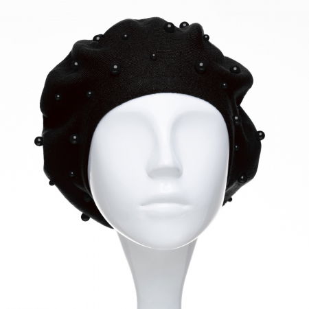 Bereta neagra, cu perle fine negre aplicate pe toata suprafata, din bumbac si lana [1]