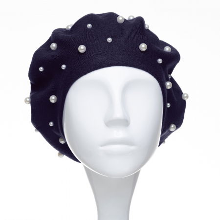 Bereta bleumarin, cu perle fine aplicate pe toata suprafata, din bumbac si lana [1]