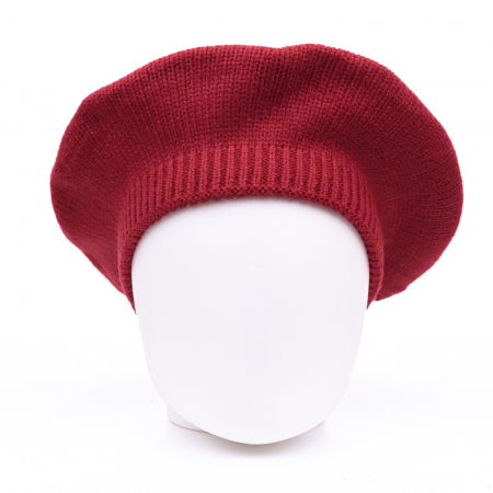 Bereta rosu inchis cu model tricotaj simplu cu clini, din lana [1]