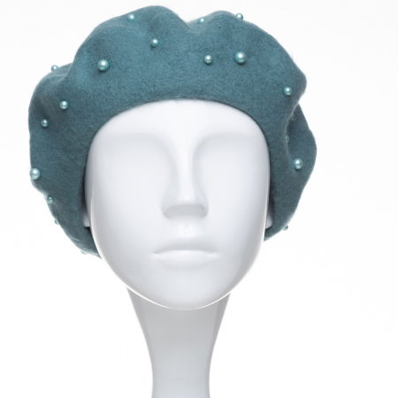 Bereta turcoaz prafuit, cu perle fine aplicate pe toata suprafata, din lana [1]
