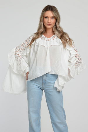 Bluza boho oversize din batist de bumbac, in colturi, cu volan si dantela, alba [8]