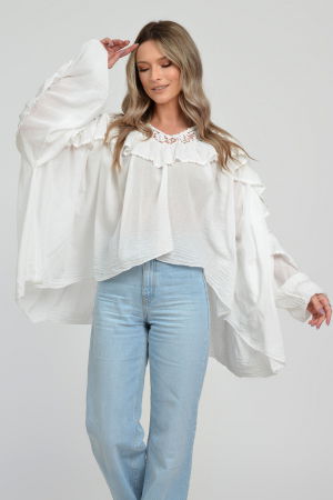 Bluza boho oversize din batist de bumbac, in colturi, cu volan si dantela, alba [10]