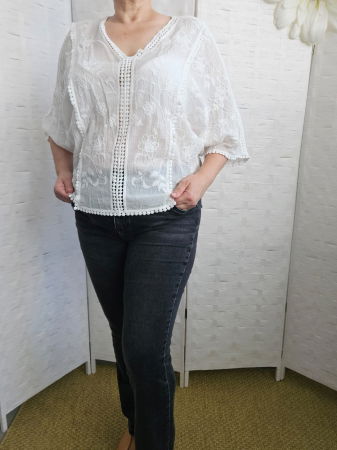 Bluza brodata cu maneca fluture din dantela de bumbac, alba [3]