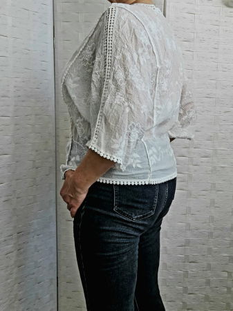 Bluza brodata cu maneca fluture din dantela de bumbac, alba [6]