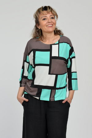 Bluze Casual - Bluza casual, imprimeu geometric verde, maro si negru pe fond alb si maneca 3/4