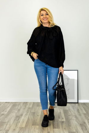 Îmbracaminte Noutați - Bluza cu maneci ample si funda la gat, neagra cu dantela aplicata