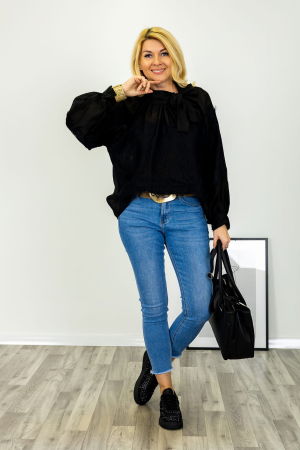 Bluza cu maneci ample si funda la gat, neagra cu dantela aplicata [2]