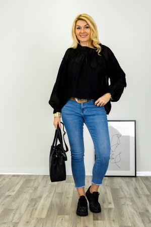 Bluza cu maneci ample si funda la gat, neagra cu dantela aplicata [3]