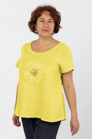 ÎMBRĂCĂMINTE - Bluza din in galbena, cu floare si paiete pe piept