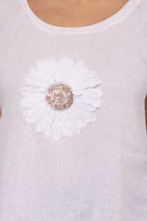 Bluza din in alba, cu floare si paiete pe piept [6]