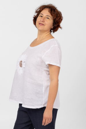 Bluza din in alba, cu floare si paiete pe piept [2]