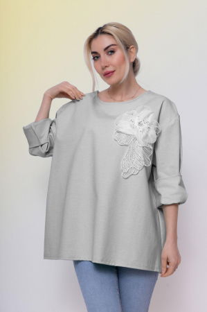 Bluze Casual - Bluza gri deschis din jerseu de bumbac cu aplicatie floare cu dantela si perlute albe