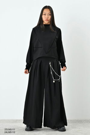 Bluza neagra oversize, cu maneca fluture si detalii din catifea neagra [2]