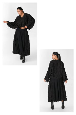 Bluza neagra oversize cu maneci fluture si dantela [1]