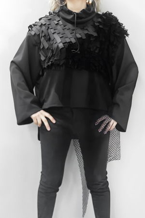Bluze din In - Bluza neagra oversize, compusa din materiale diferite cu guler inalt