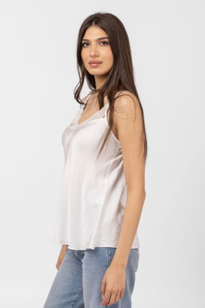 Bluza alba tip maiou din satin, tivita cu dantela pe decolteu [1]