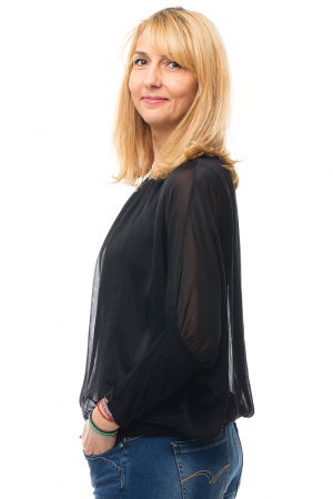 Bluza neagra uni din matase si vascoza cu maneca lunga fluture si elastic la poale [1]