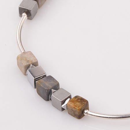 Bratara argint cu tuburi si serii de 5 cubulete jaspuri si hematit [1]