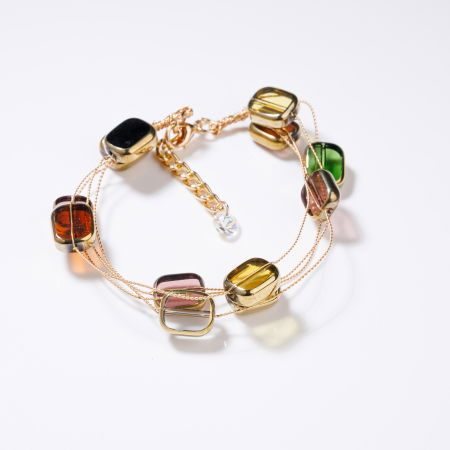 BIJUTERII - Bratara delicata cu elemente multicolore si metalice pe fire fine aurii