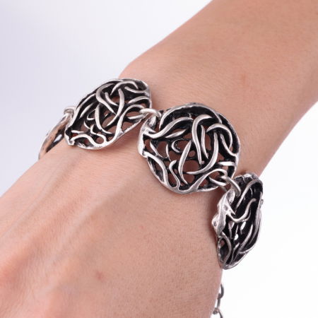 Bratara din zamac cu forma de cercuri incolacite [1]