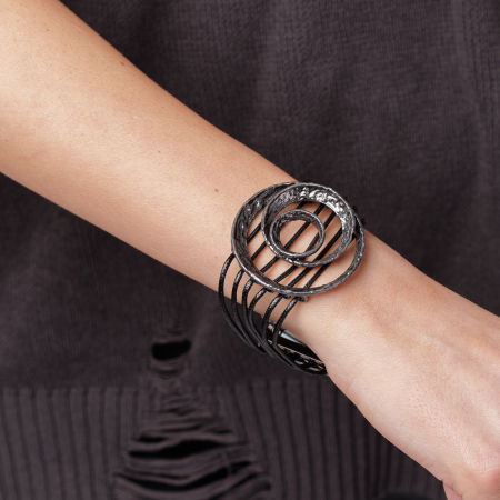 Brățări - Bratara magnetica cu element mare rotund din metal argintiu antichizat