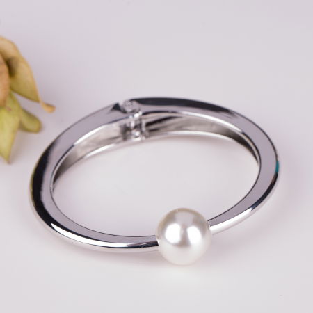 Brățări - Bratara metalica argintie cu perla sintetica