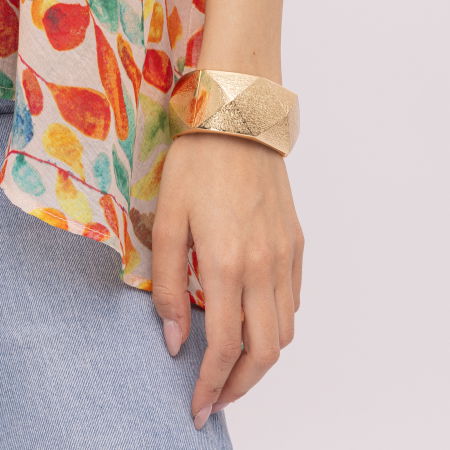 Bratara metalica aurie cu romburi in relief si aspect texturat [2]