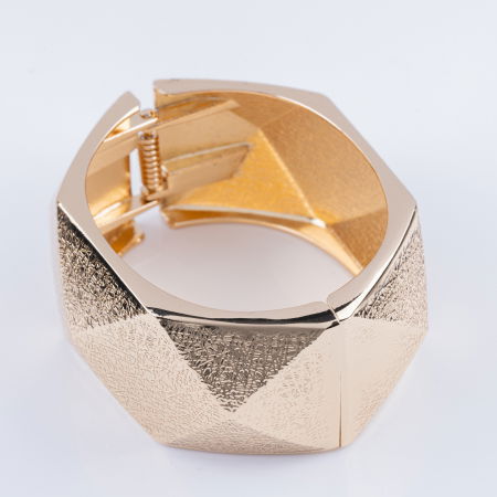 Brățări - Bratara metalica aurie cu romburi in relief si aspect texturat