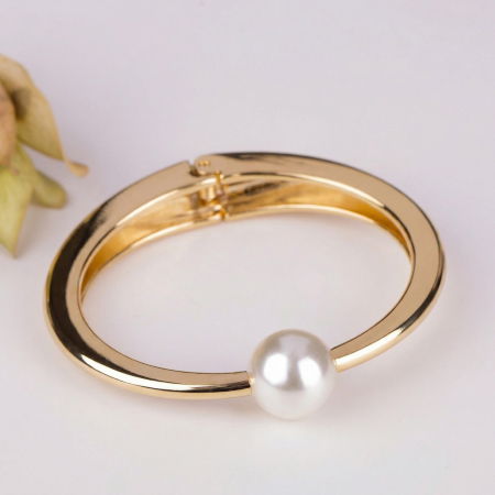 Brățări - Bratara metalica aurie cu perla sintetica